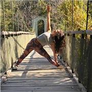 Instructora de Yoga con 6 años de experiencia en transmitir la práctica en modalidad presencial y online